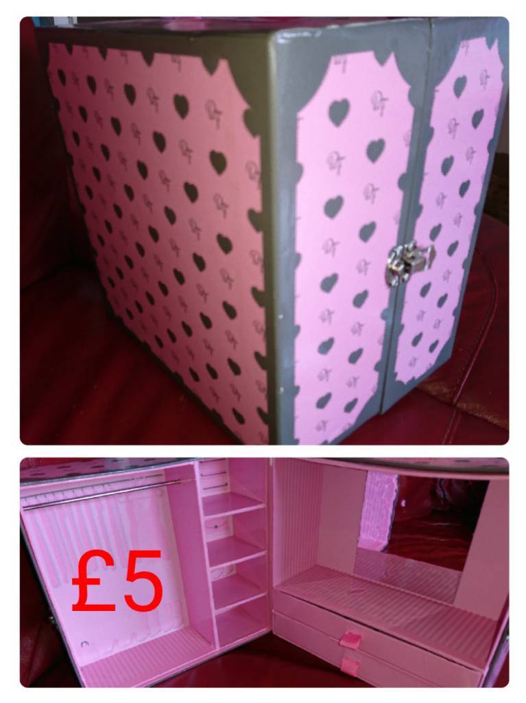 design a friend wardrobe